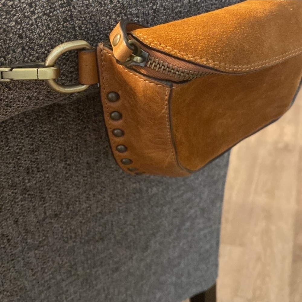 🌻 Sundance leather and suede belt or around the body bag, purse made in Italy. - Picture 9 of 15